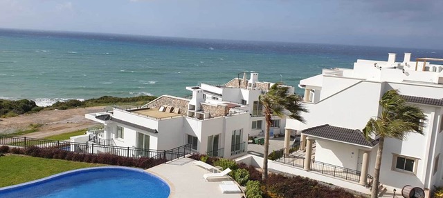 Penthouse Poseidon happy families & friends sea + mountain view, BBQ, large roof in Esentepe