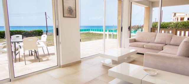 Phaedrus Living: Beachfront Villa Mare in Agia Marina Chrysochous