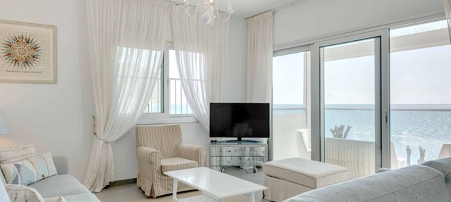 Phaedrus Living: Beach Front Flat Kyma in Germasogeia