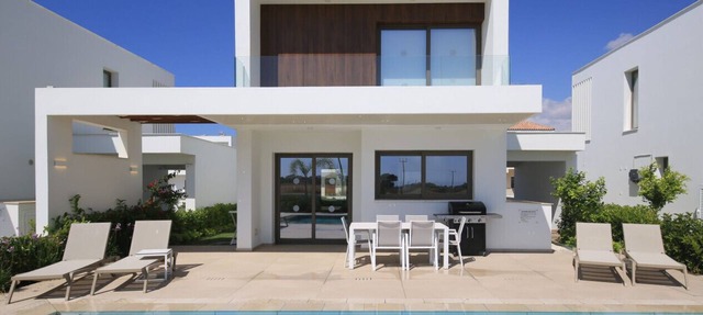 Phaedrus Living: Serenity Waves Villas No.20 in Softades