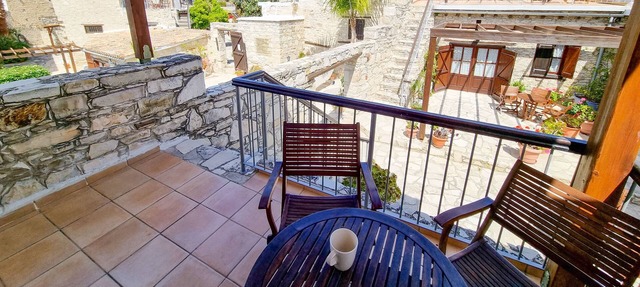 Poseidon Poolview Apartment in Skarinou