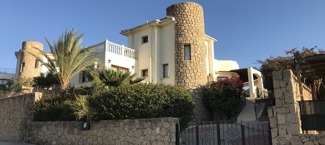 Private 3 bedroom villa in Bahceli with private pool and stunning views in Bahçeli