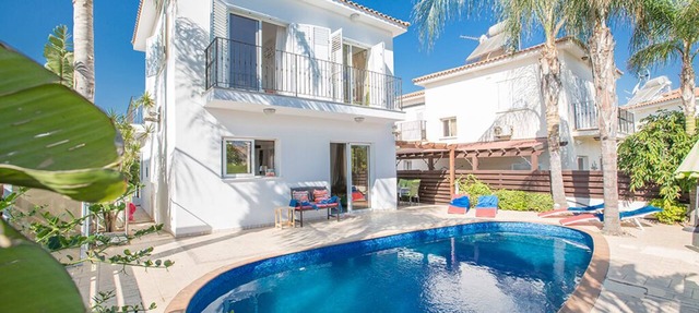 Protaras Dione Villa DI12 - a villa that sleeps 6 guests in 3 bedrooms in Larnaca