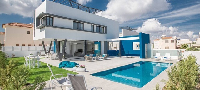 Protaras Holiday Villa CR3 - a villa that sleeps 11 guests in 5 bedrooms in Protaras