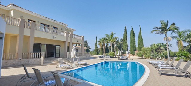 Protaras Holiday Villa PA7 - a villa that sleeps 16 guests in 7 bedrooms in Protaras
