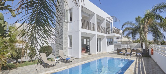 Protaras Pearl Villa PE17 - a villa that sleeps 6 guests in 3 bedrooms in Protaras