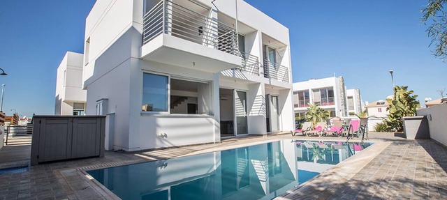 Protaras Pearl Villa PE15 - a villa that sleeps 6 guests in 3 bedrooms in Protaras