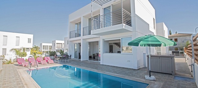 Protaras Pearl Villa PE16 - a villa that sleeps 6 guests in 3 bedrooms in Protaras