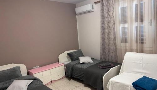 Ptolemaidos cosy Family apartment in Larnaca