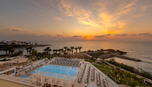 Queens Bay Hotel in Paphos