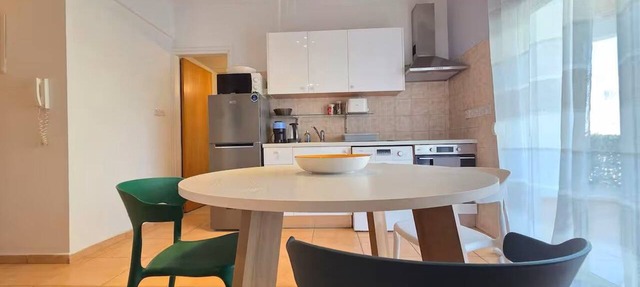 Quiet 1BR + Pool, 300m to beach, 100m to Supermarket, Walk to Dining in Limassol