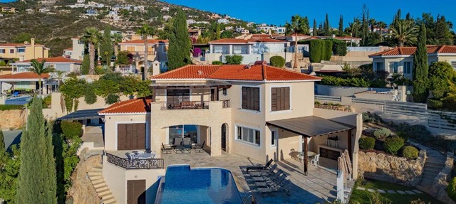 Resitour - Perneri Four Bedroom Villa in Paphos