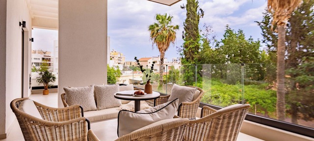 Sanders Breeze - Bright 2 bdr apartment with balcony in Mesa Geitonia