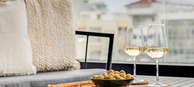 Sanders Premier - Nice 2 bdr apt with balcony in Limassol