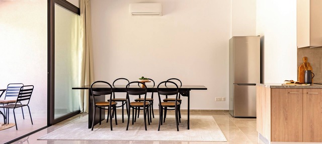 Sanders River Plaza - Neat 2-Bdr Apt with Balcony in Ayios Tychonas