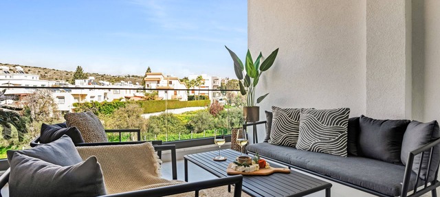 Sanders Triple - Cozy 1-Bdr Apt with Balcony in Limassol