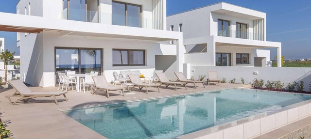 Sauna, gym, fantastic sea views in Larnaca Bay