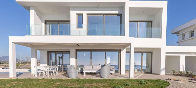 Sauna, gym, fantastic sea views in Larnaca Bay