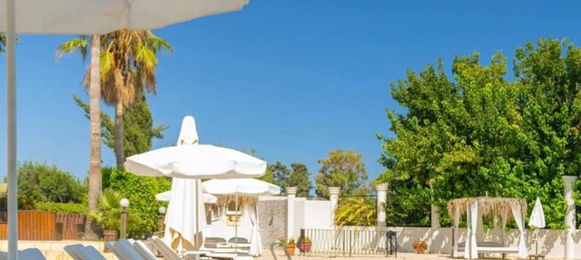 Sea and Mountain Views, Prime Location Near Casino,Unbeatable Stay in KYRENIA