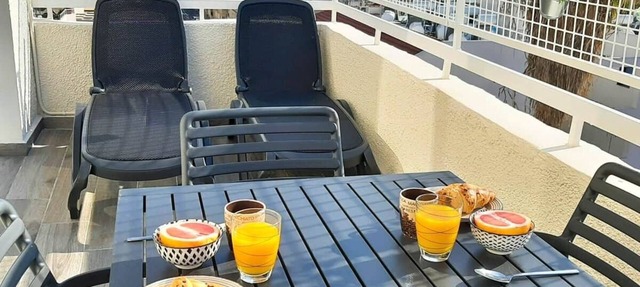 Sea Breeze Central, 2bed, sleeps 4, Wi-Fi, Sat TV in Limassol