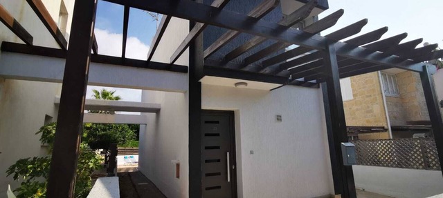 Sea side holiday villa, perfect location, maximum relaxation. in Chlorakas
