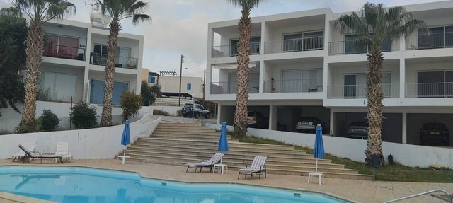 Seaview Apartment with Pool in Peyia