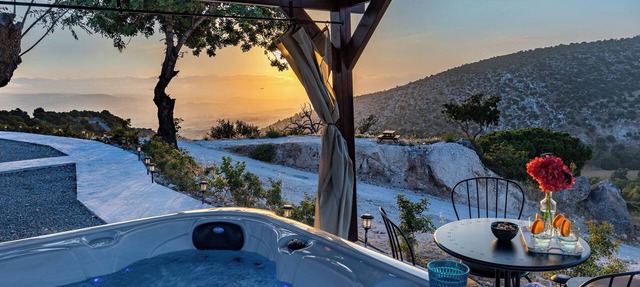 Seaview Wooden Cabin with Jacuzzi in Peristerona