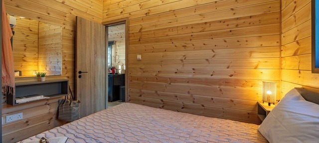 Seaview Wooden Cabin With Jacuzzi in Peristerona