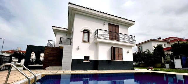 Separate Villa with Pool and Garden in Lefkosa in Girne