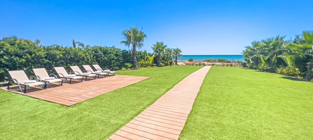 Serenity Seafront Villa - Charming Ayia Thekla Getaway in Ayia Napa