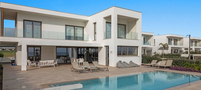 Serenity Waves Villa 5 in Larnaka