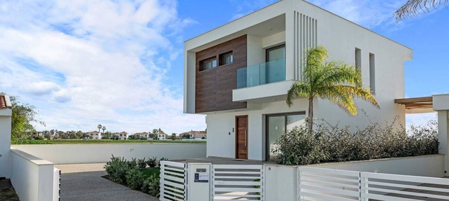 Serenity Waves Villa 8 in Larnaka