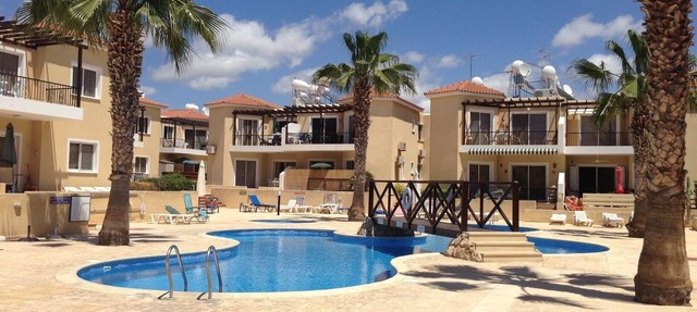 Sirena Sunrise, Cute Pool, Free Wifi, 15 Min walk to Beach or Shopping Mall in Paphos