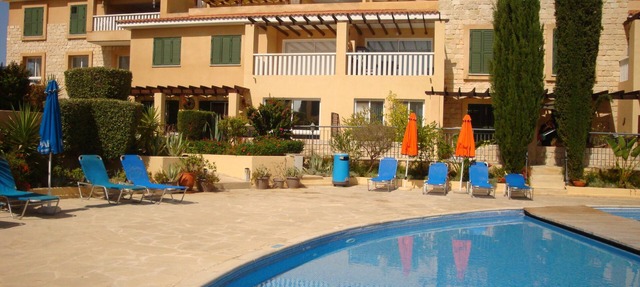 Spacious apartment with very large balcony close to all amenities in Poli Crysochous