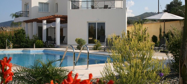 Spacious luxury detached villa in very quiet area, both sea and mountain views. in Paphos