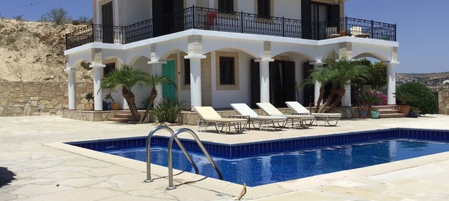 STUNNING VILLA with superb views, all-year sun and golf on your doorstep! Heaven in Pissouri