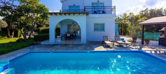 Sun Beach Villa Tria in Poli Crysochous