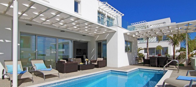 SUNDAY - 3bed Villa walking distance to Ayia Napa Center in Ayia Napa