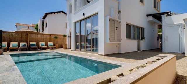 SunnyVillas: 4BR Villa Private Pool+Jacuzzi+Sauna in Protaras