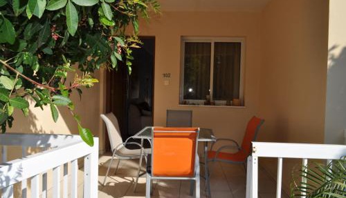 Sunset Garden Villa in Perivolia