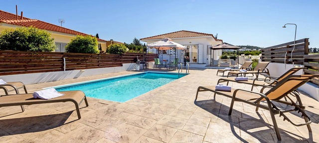 Sunset Villa - Charming Protaras Centre Getaway in Protaras