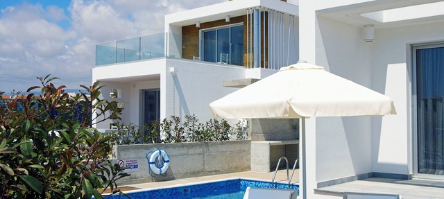 Super Beach Villa 2 bedrm (204) Modern villa HEATED Pool, Villas for Groups (2) in Chorakas