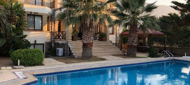 Super Villa for rent 100m. from the sea in Girne