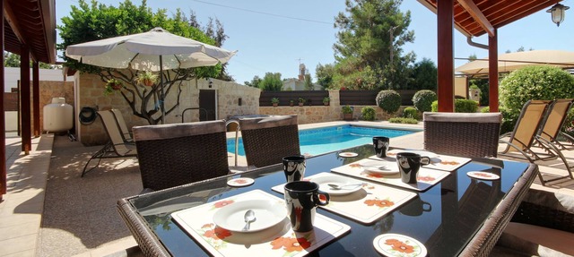 Superb 2-bedroom 2-bathroom Traditional Stone Cottage in Tremithousa
