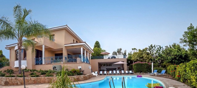 Superb Villa in Coral Bay Paphos, with Half Cost of the HEATED POOL Nov-Mar 26 in Paphos (Pafos)