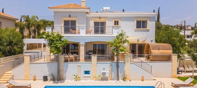 The Blue Pearl Villa Limassol - Pool Jacuzzi Sauna in Agios Tychonas