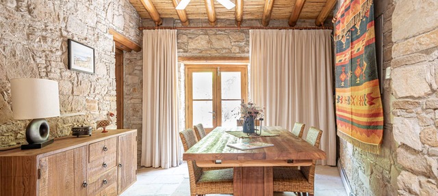 The Carob Tree Villa - Rustic house with 3 bedrooms in Larnaca