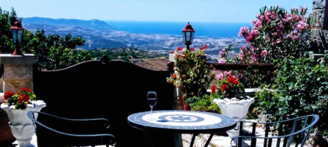 The Hideaway - A Paradise of Bird Song - Panoramic Views - Roof Top Hot Tub in Paphos
