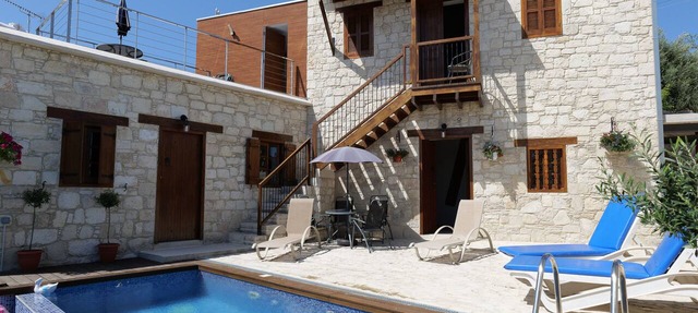 THE STONEHOUSE WITH PRIVATE SWIMMING POOL in KALLEPIA