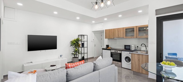 Theon Urban Suites - Apartment in Paphos